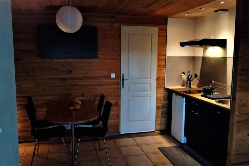 Studio 32m2 - dans propriété avec vue imprenable sur le Lac du Salagou Liausson Extérieur photo